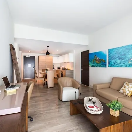 New!Beachfront Condo Resort- Balcony
